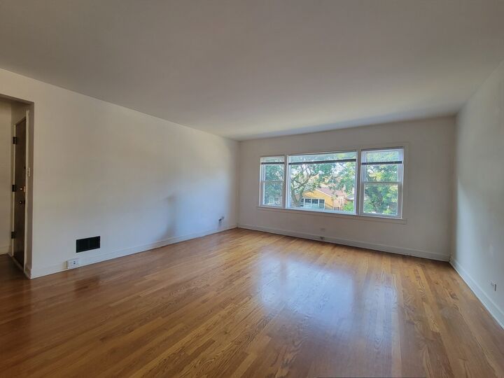 Property Photo:  2707 W Berwyn Street 2  IL 60625 