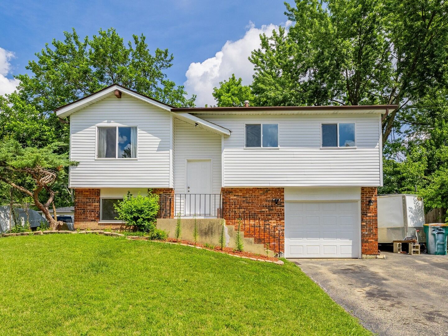 Property Photo:  228 Riverside Drive  IL 60440 