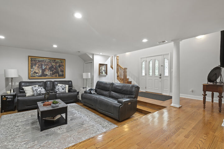 Property Photo: 0N632 Gables Boulevard IL 60187