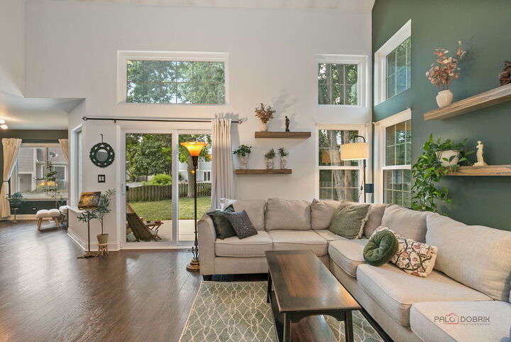 Property Photo: 1327 London Court IL 60030