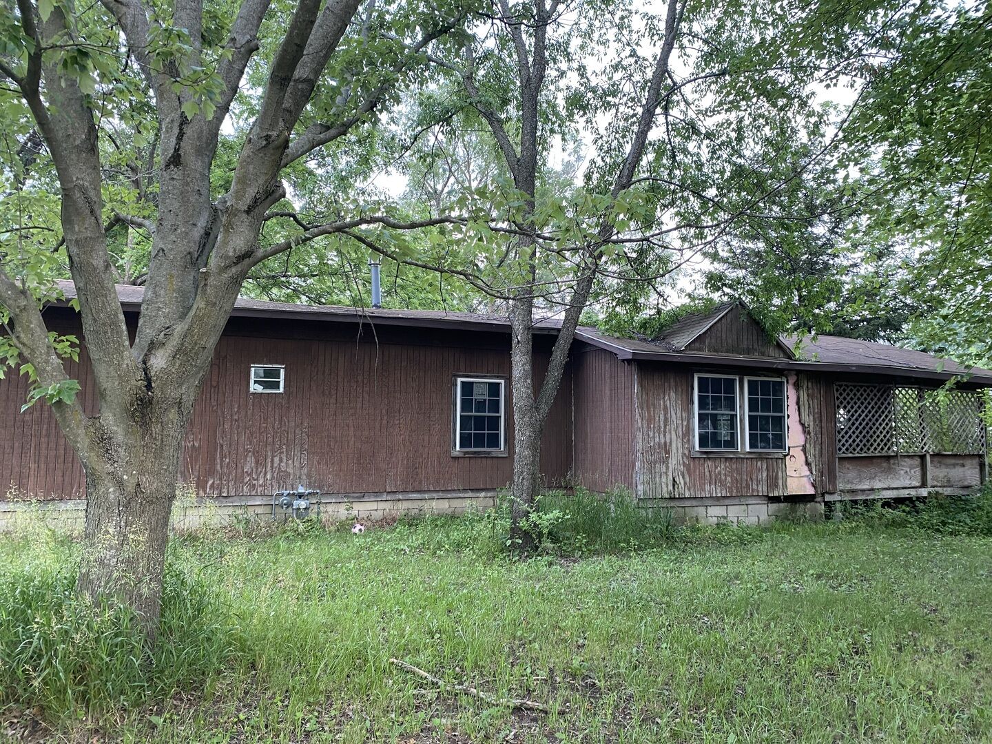 Property Photo:  110 N Robert Drive  IL 60407 