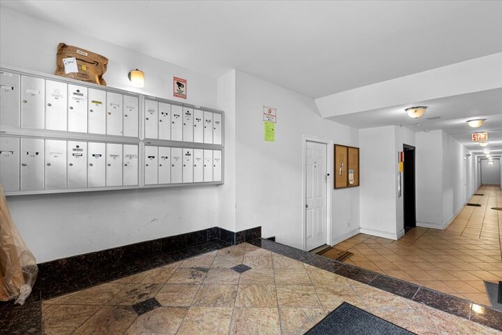 Property Photo:  6812 N Wayne Avenue 1G  IL 60626 