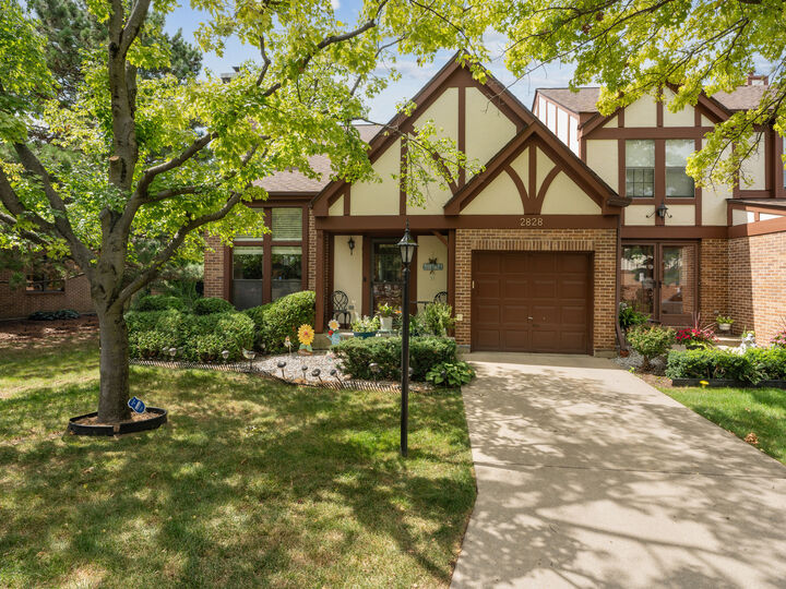 Property Photo: 2828 Brighton Court IL 60154