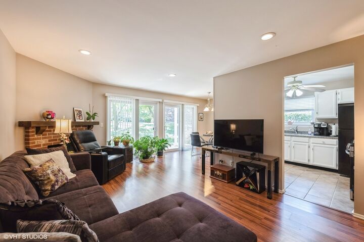 Property Photo: 221 Thornapple Court IL 60089