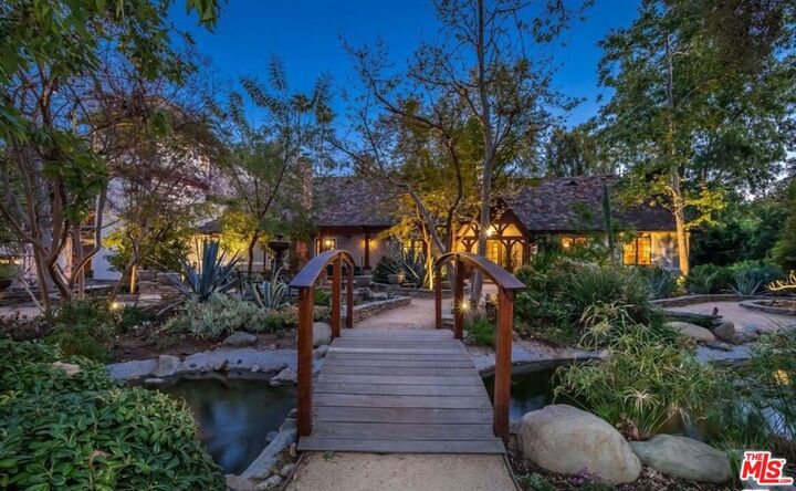 Property Photo:  4750 Encino Avenue  CA 91316 