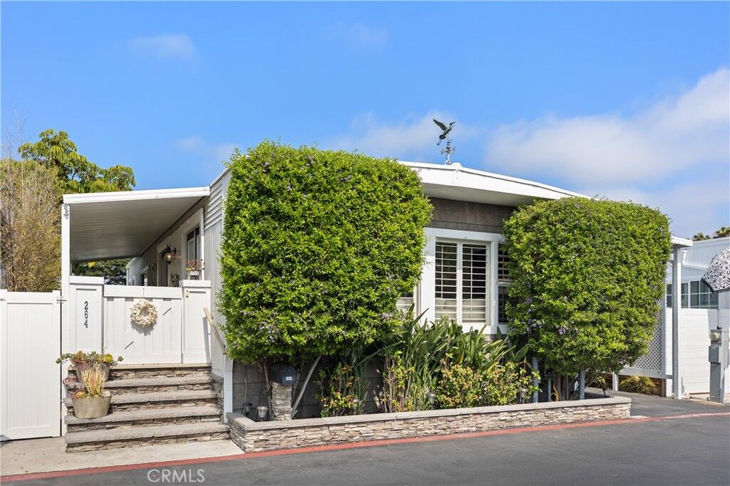 Property Photo: 264 Mayflower Drive CA 92660
