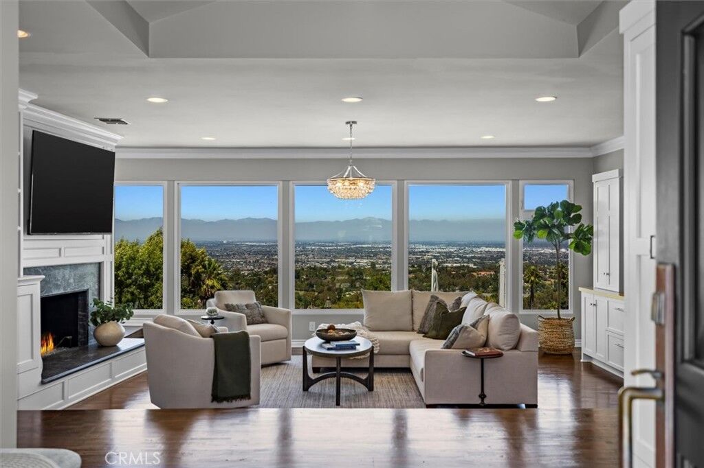 Property Photo: 33 Cayuse Lane CA 90275