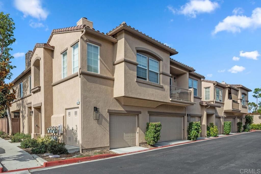 Property Photo: 646 Sumner Way 4 CA 92058