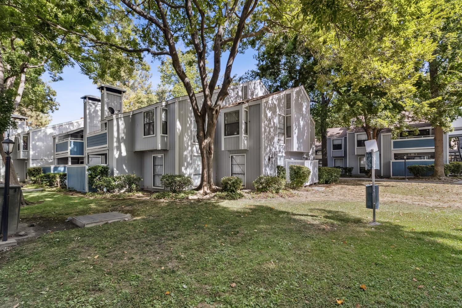 Property Photo: 750 Del Verde Circle 6 CA 95833