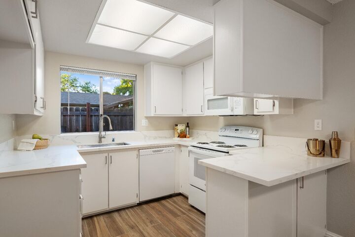 Property Photo:  22 W Al Court  CA 95838 
