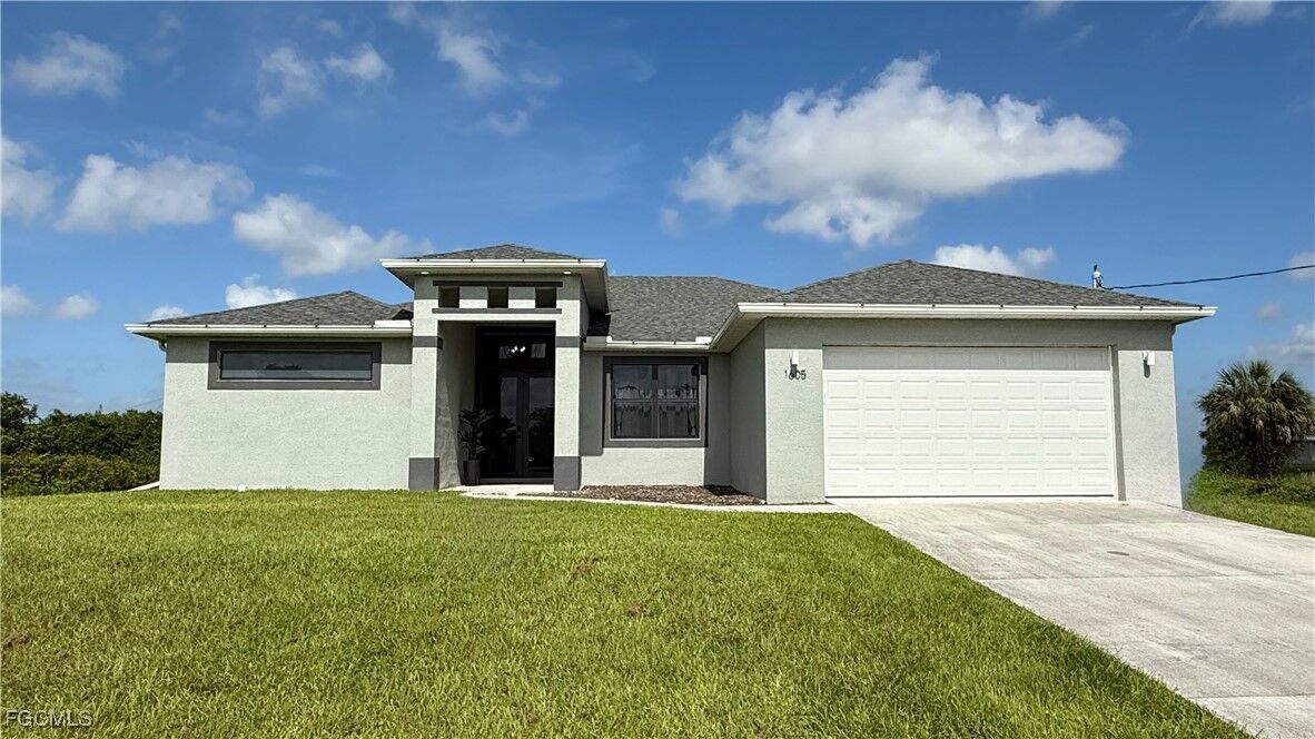 Property Photo: 1605 Jefferson Avenue FL 33972