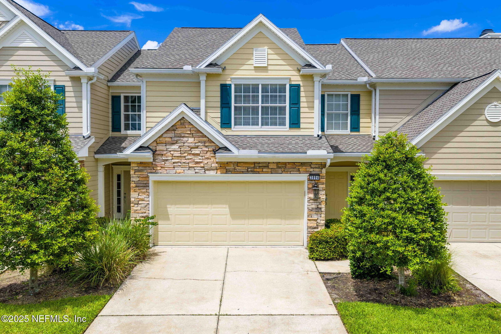 Property Photo: 3894 Lionheart Drive FL 32216