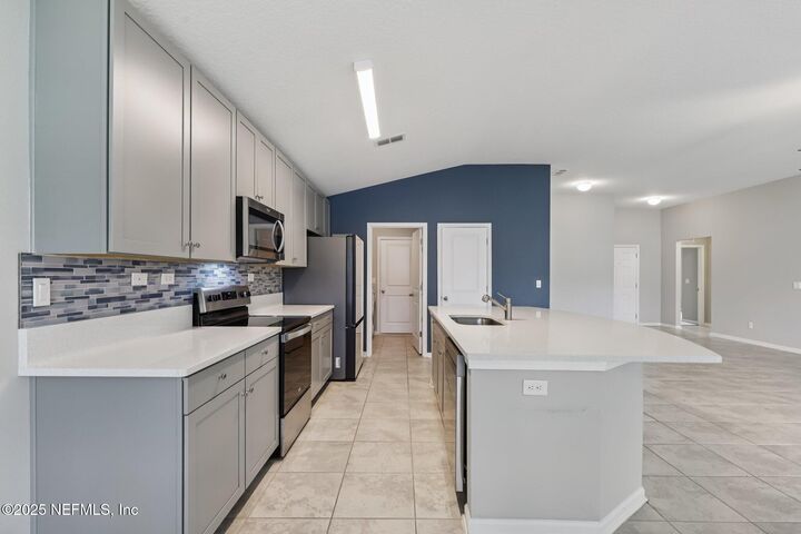 Property Photo:  4819 Morning Rise Circle  FL 32218 