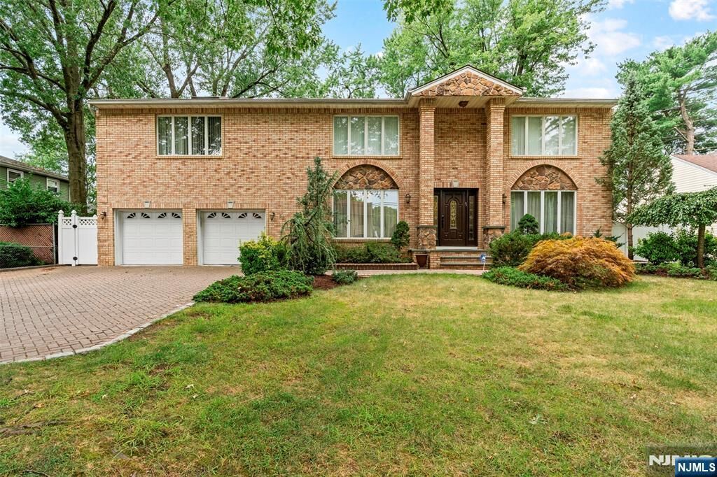 Property Photo:  68 Alden Road  NJ 07652 