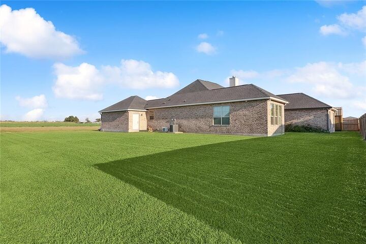Property Photo: 1057 N Millet Drive LA 70052