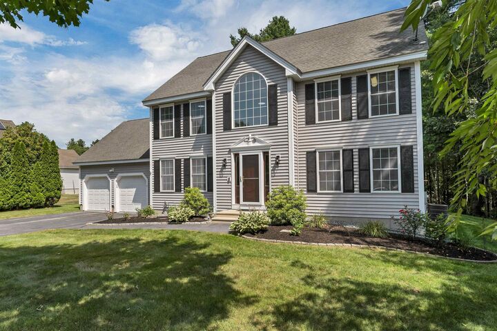 Property Photo:  4 Sunblaze Drive  NH 03062 