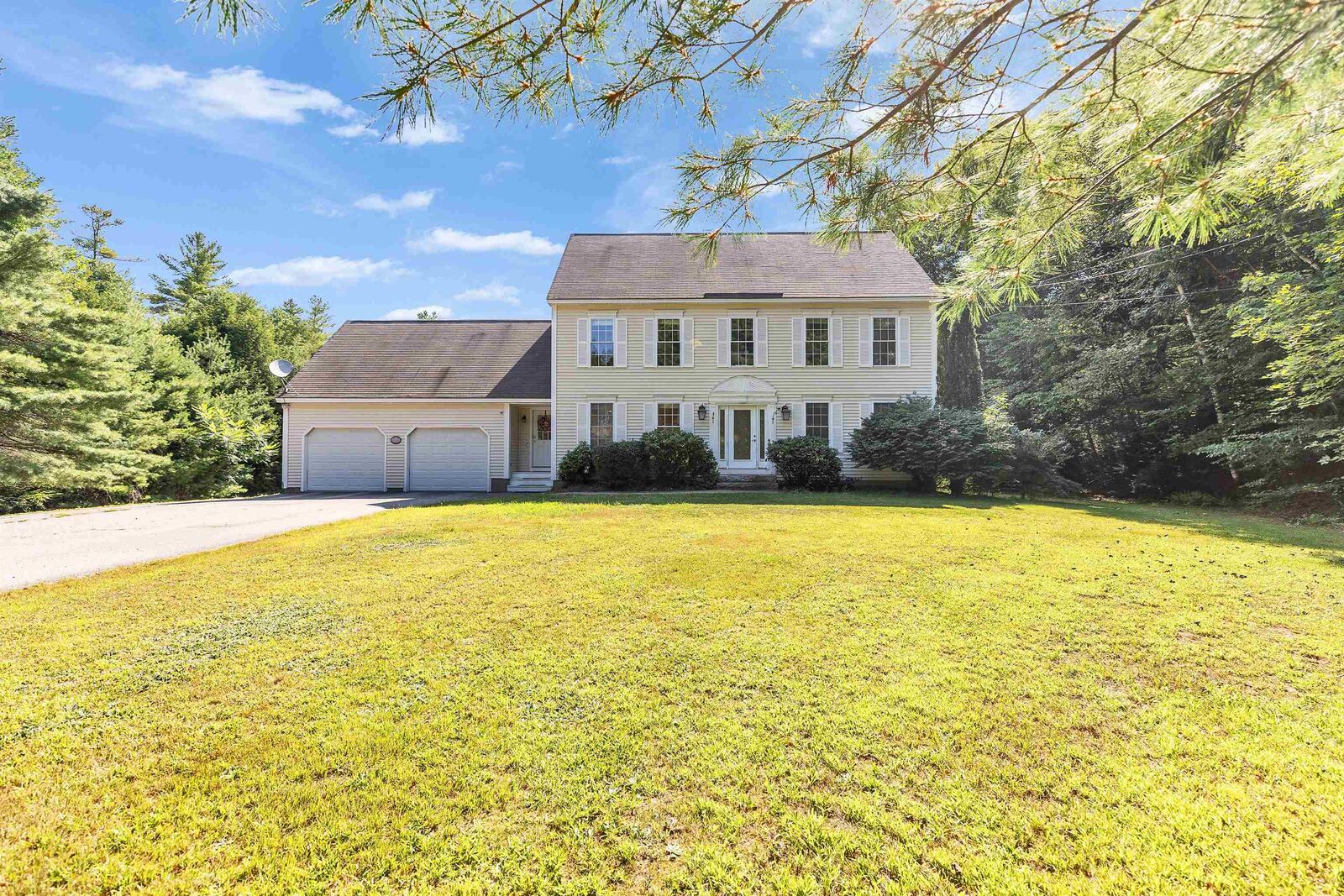 Property Photo:  15 Foxberry Drive  NH 03070 