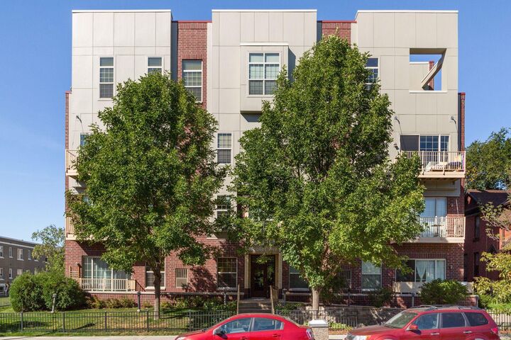 Property Photo:  3310 Nicollet Avenue 102  MN 55408 