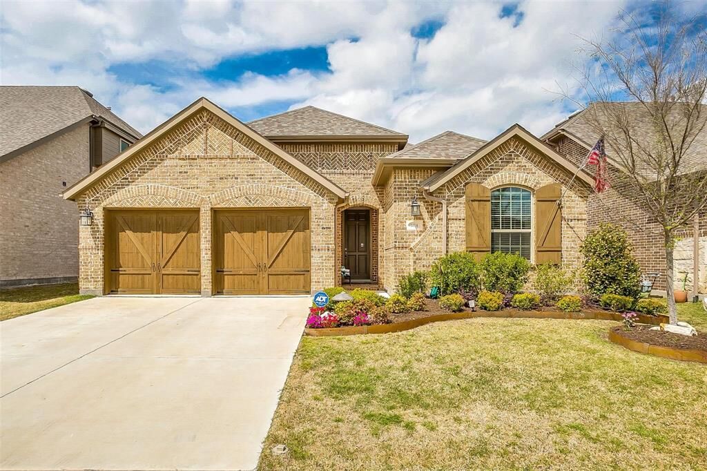 Property Photo: 14916 Gentry Drive TX 76008