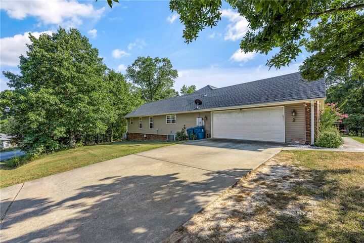 Property Photo: 2 Northampton Drive AR 72714