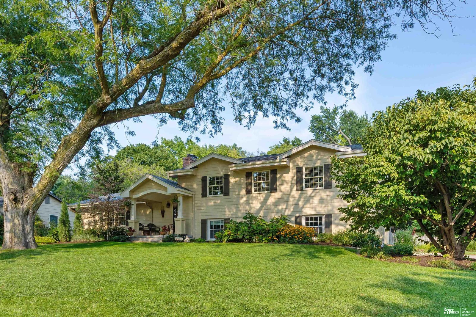 Property Photo: 2041 S 88 Street NE 68124