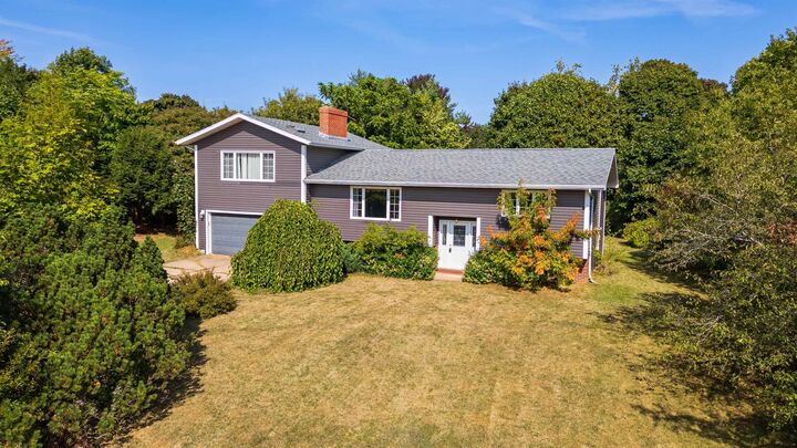 Property Photo: 37 Chelsey Circle PE C1E 1E9