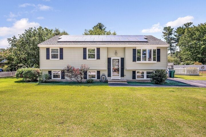 Property Photo:  6 Magnolia Ave  MA 01821 