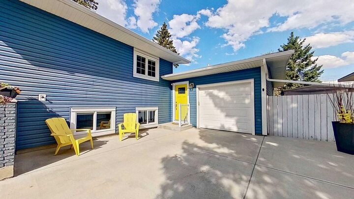 Property Photo: 2932 Lathom Crescent SW AB T5E 5W7