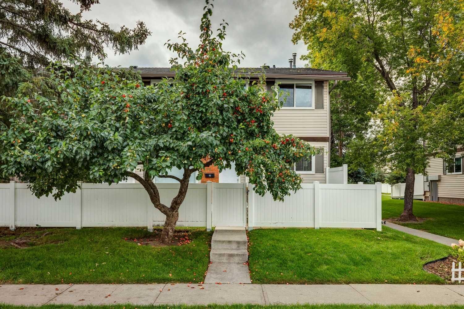 Property Photo: 740 Bracewood Drive SW 96 AB T2W 3N3