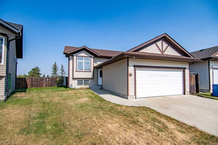 Property Photo:  61 Mann Drive  AB T0M 1R0 