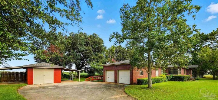 Property Photo:  4627 Spring St  FL 32565 