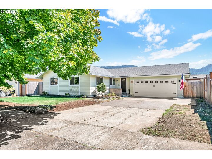 Property Photo:  6781 F St  OR 97478 
