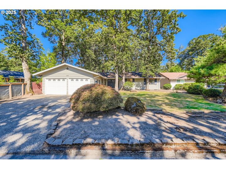 Property Photo:  5335 SE Roethe Rd  OR 97267 