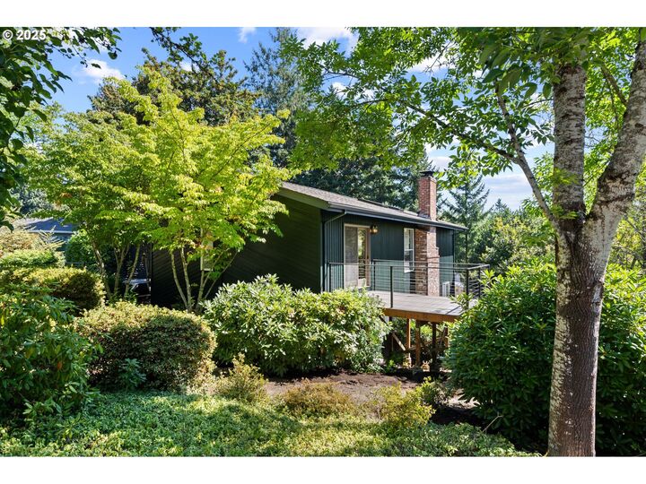 Property Photo:  2 Falstaff St  OR 97035 