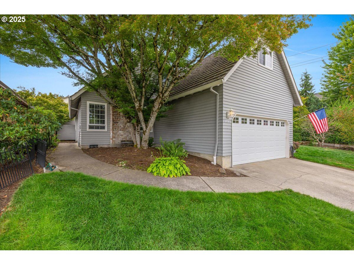 Property Photo:  5093 SW Galen St  OR 97035 