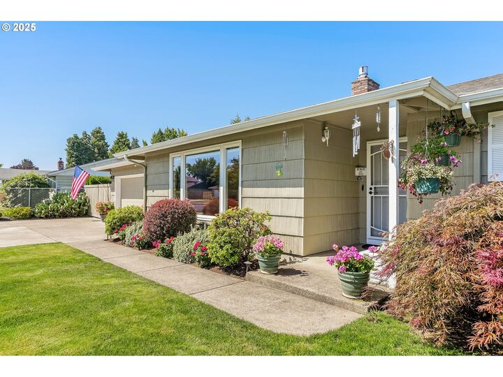 Property Photo:  4683 46th Ave NE  OR 97305 