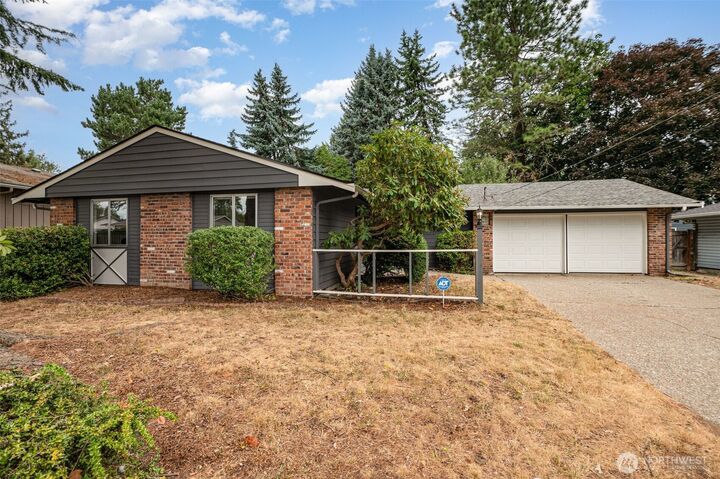Property Photo: 11804 SE 165th Street WA 98058