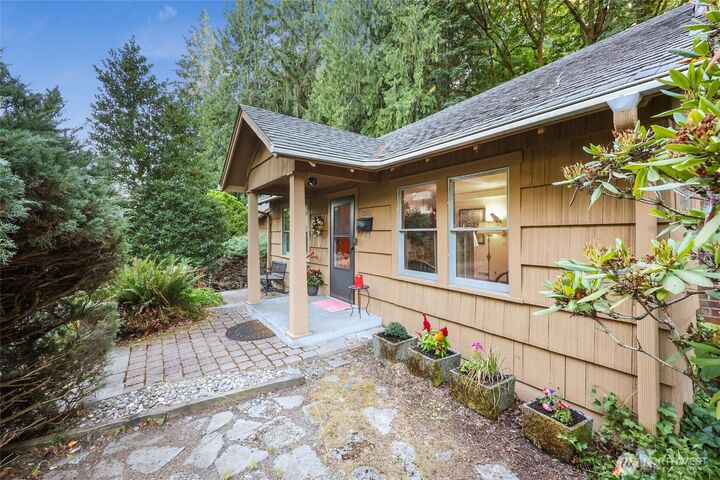 Property Photo:  2501  Otis Street SE  WA 98501 