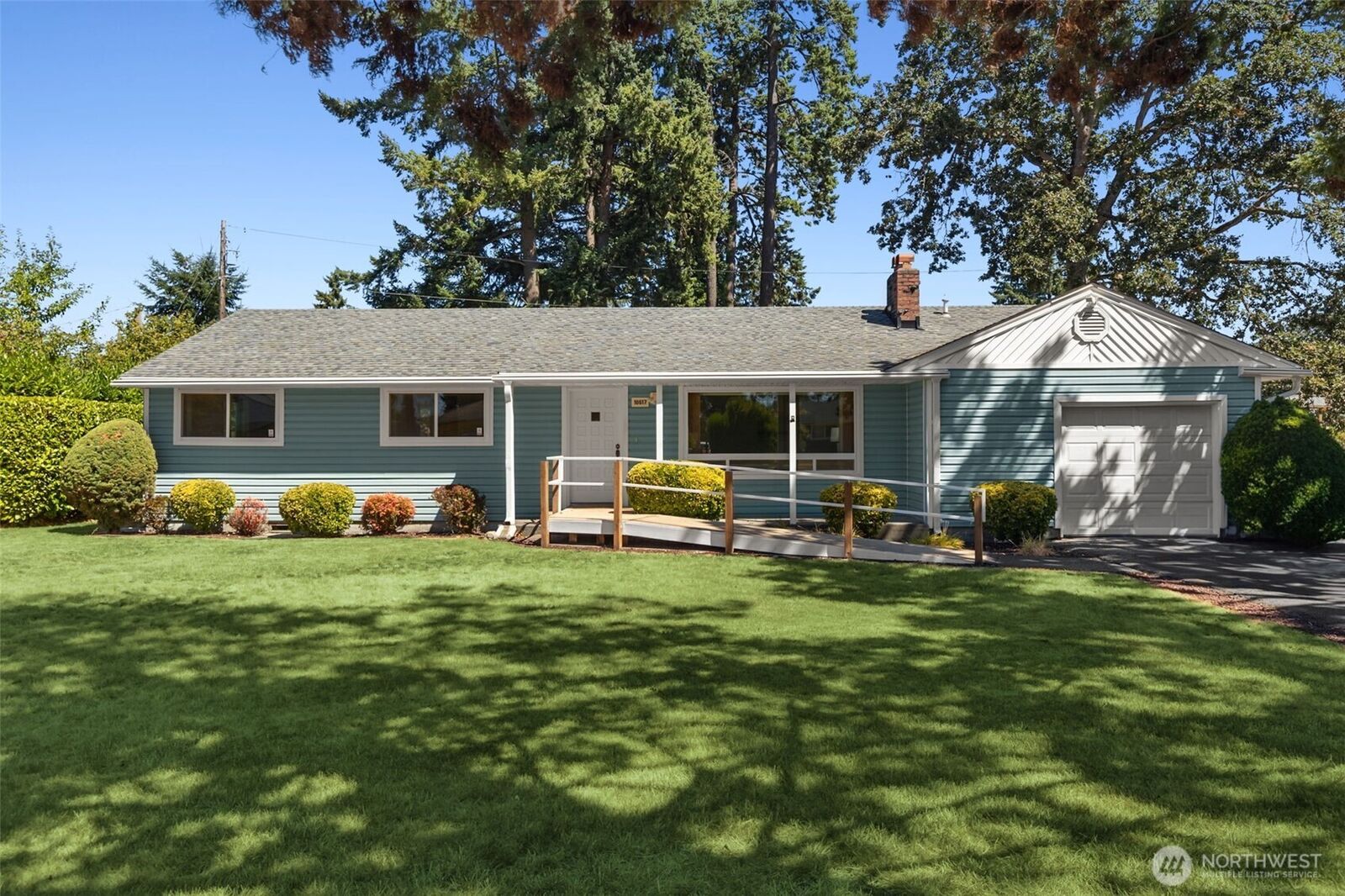 Property Photo:  10617  Rainier Avenue SW  WA 98499 