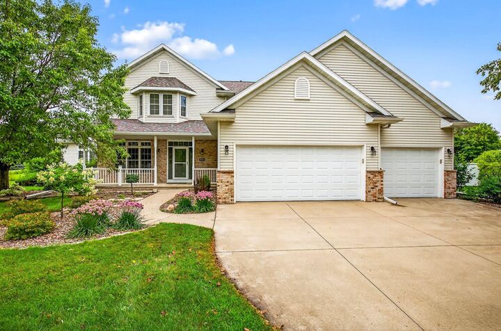 4925 N Brookshire Drive  Appleton WI 54913 photo