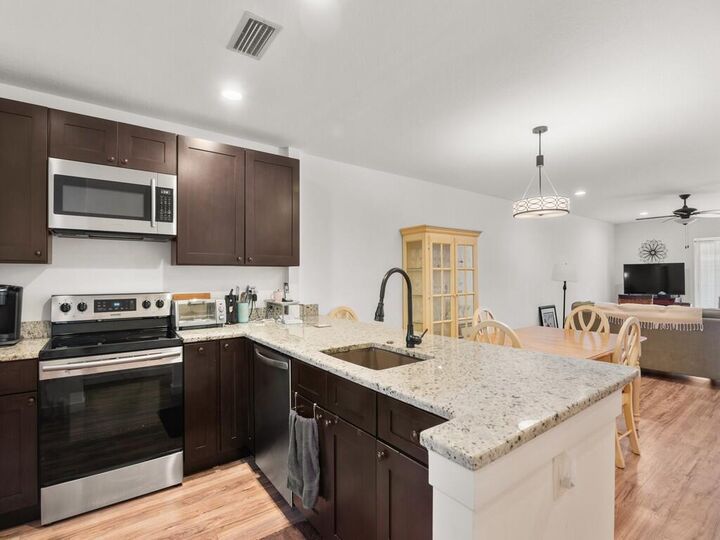 Property Photo: 5814 Summerfield Court 48 FL 34950