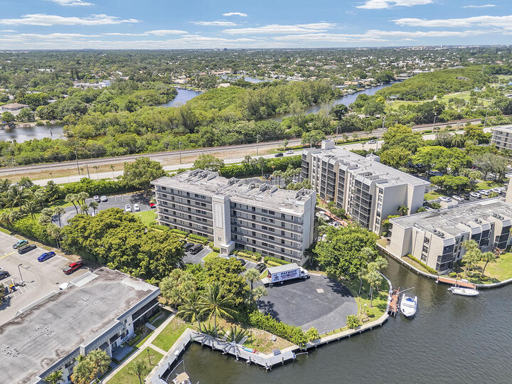 Property Photo: 21 Royal Palm Way 4050 FL 33432