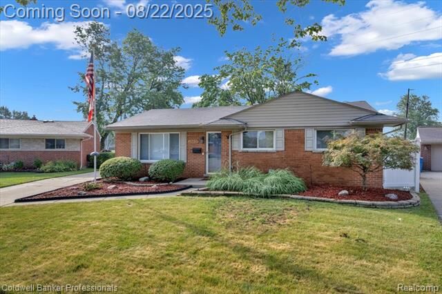 Property Photo: 12432 Canterbury Drive MI 48093