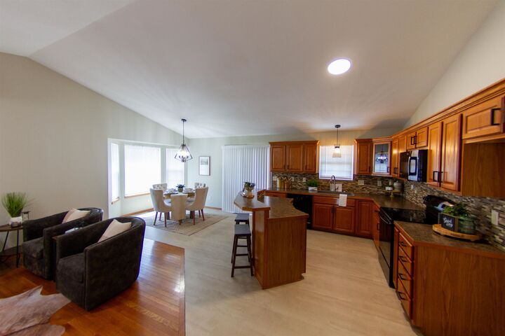Property Photo:  707 S Hedgewood Cir  KS 67002 