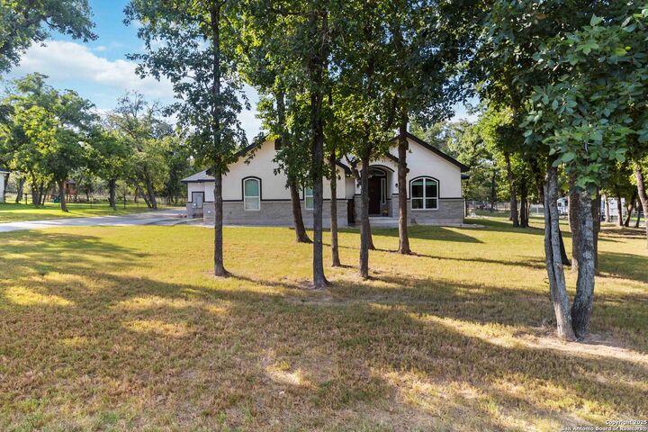 Property Photo:  230 Cibolo Way  TX 78121 