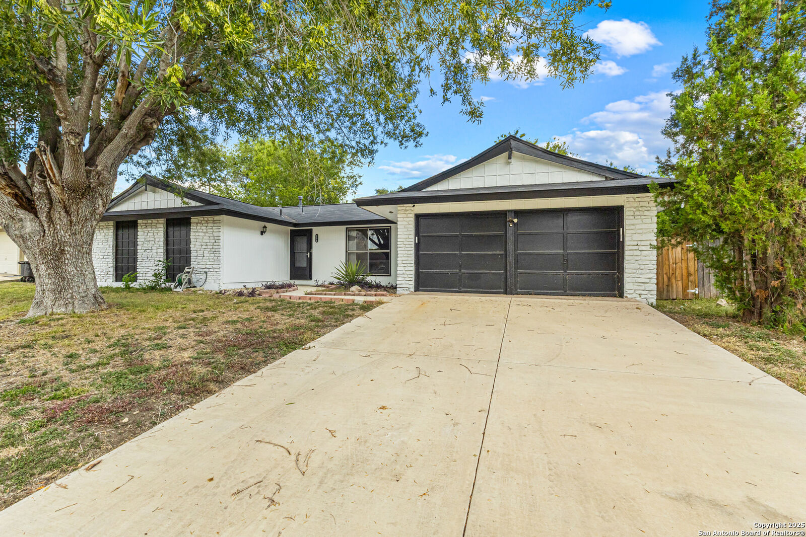 Property Photo:  330 Whitecliff  TX 78227 