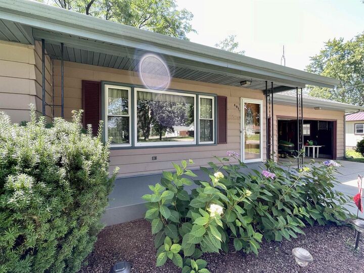 Property Photo:  404 East Howe Street  WI 53576 