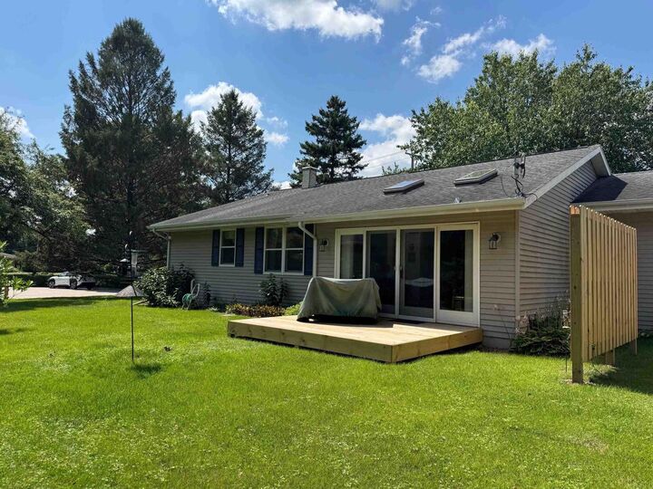 Property Photo:  1236 Somerset Court  WI 53546 