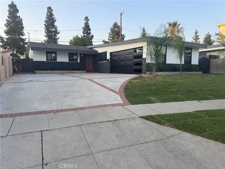 Property Photo: 11327 Blythe Street CA 91352