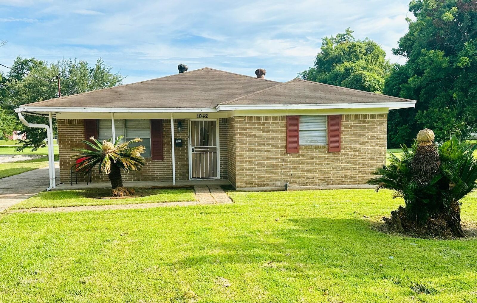 Property Photo: 1042 Alabama TX 77710